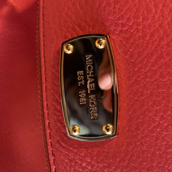 Authentic Michael Kors Leather Crossbody purse - Picture 2 of 11